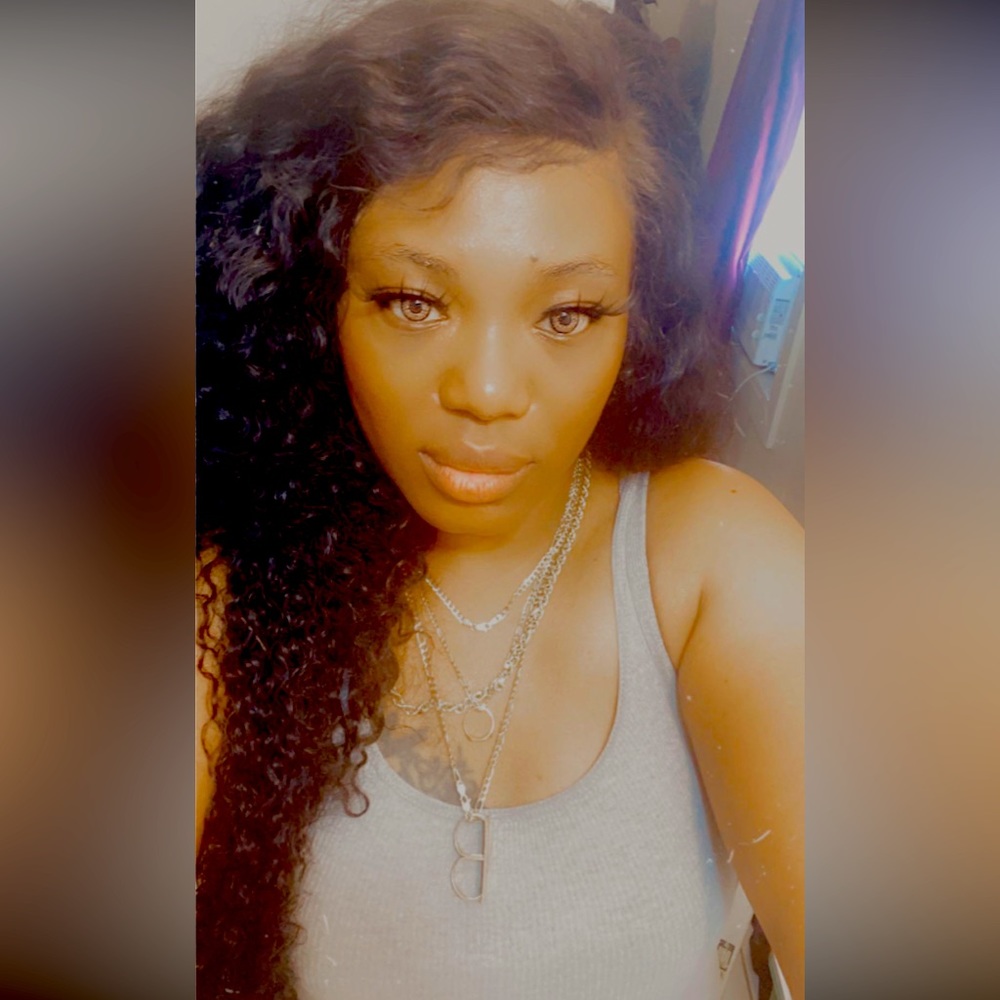 Meet your Posher, Safiya